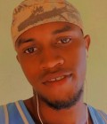 Rencontre Homme : Gilbert, 21 ans à Madagascar  Ambanja